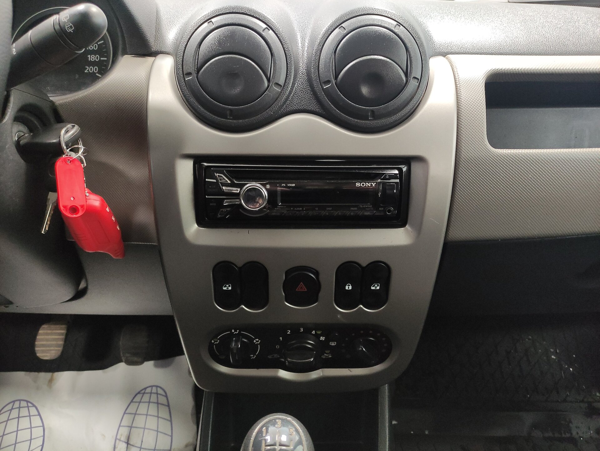 Renault Sandero, I 2013