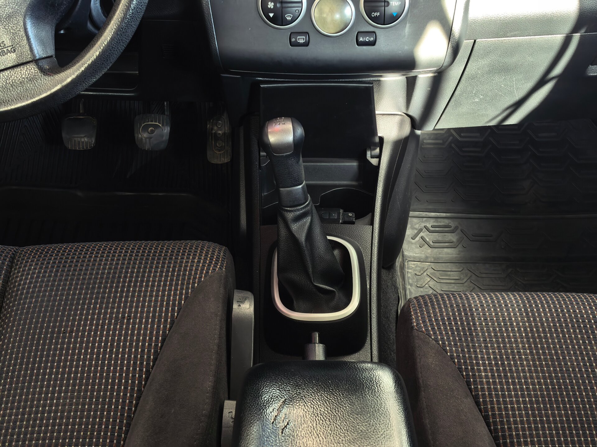 Nissan Tiida, I Рестайлинг 2011