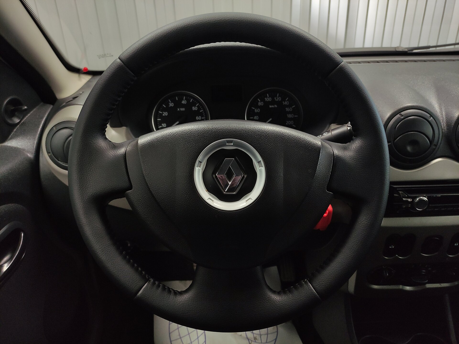 Renault Sandero, I 2013