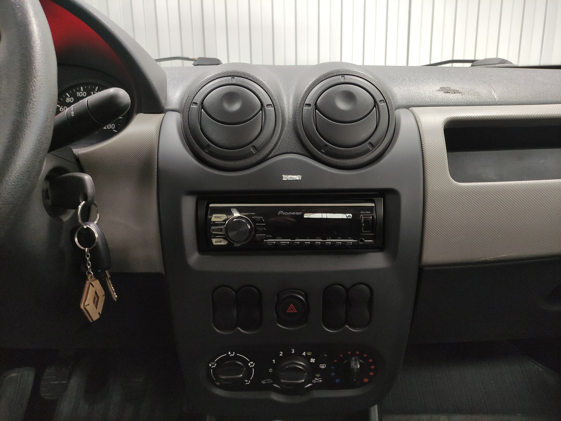 Renault Logan, I Рестайлинг 2014