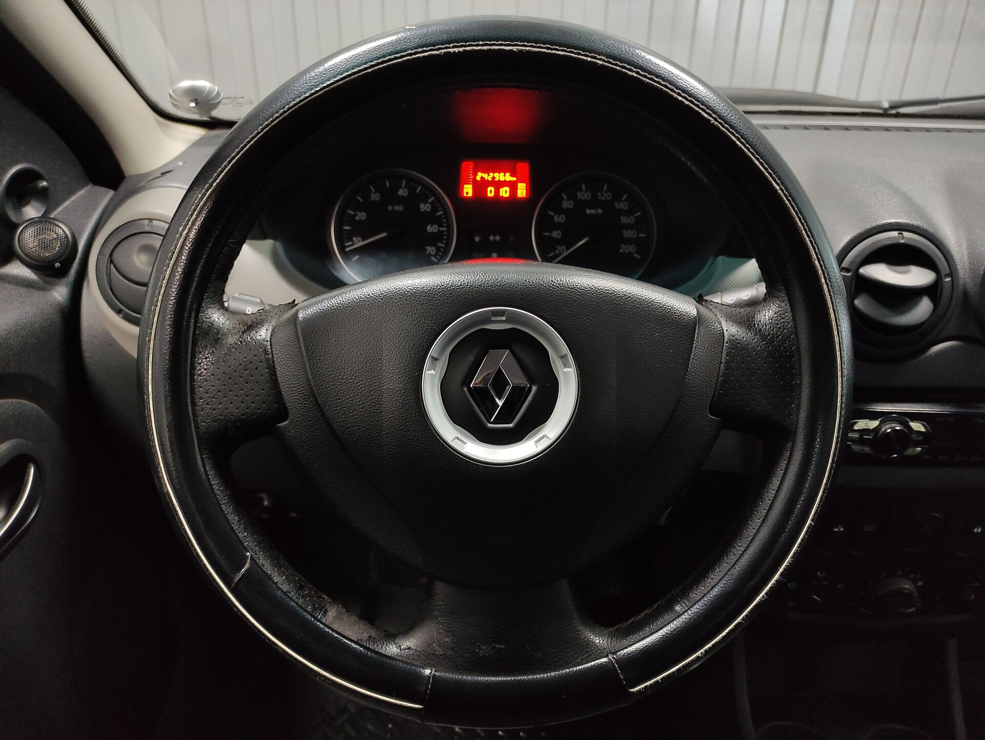 Renault Logan, I Рестайлинг 2012 Renault Logan, I Рестайлинг 2012