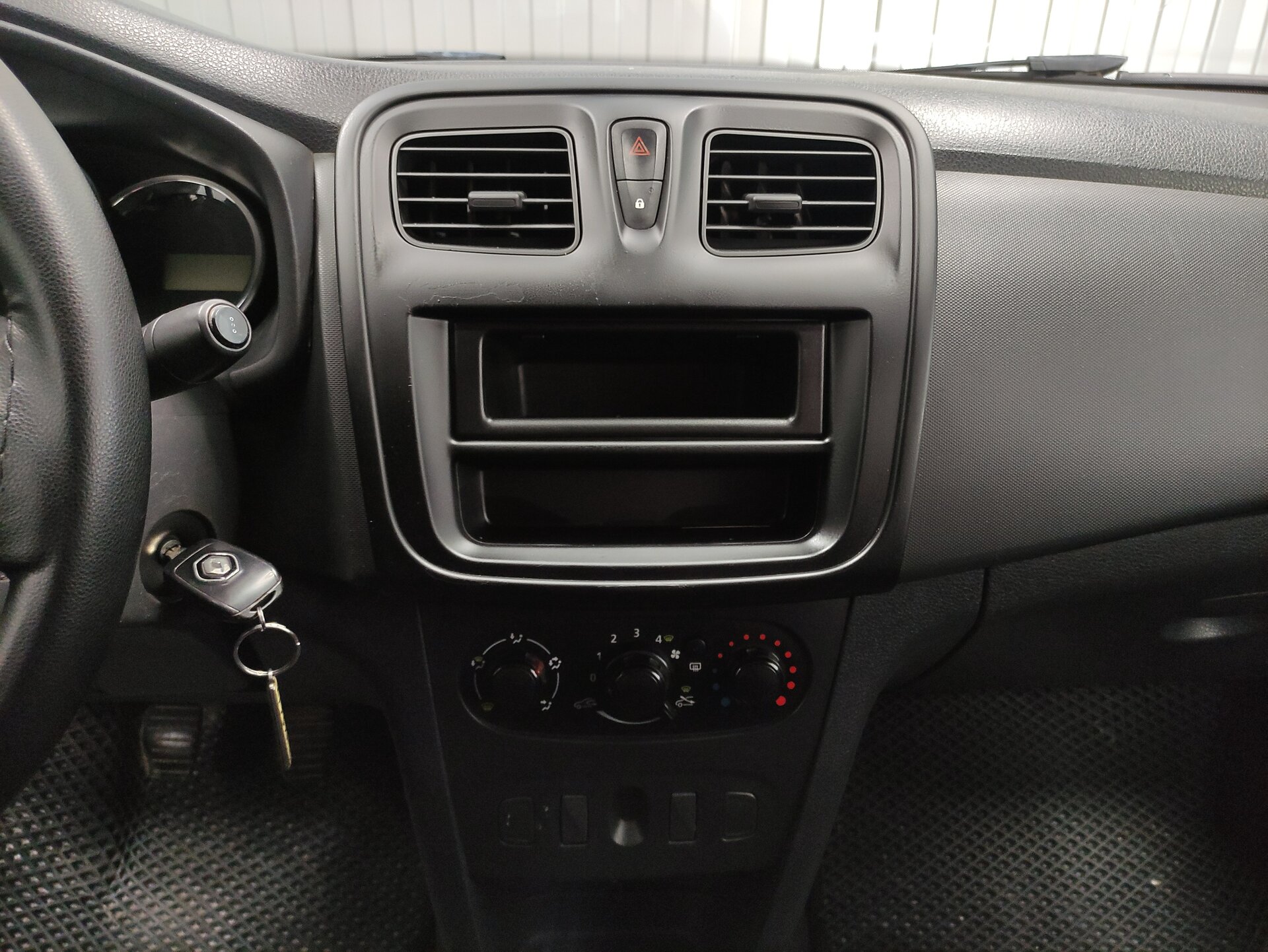 Renault Logan, II 2017 Renault Logan, II 2017