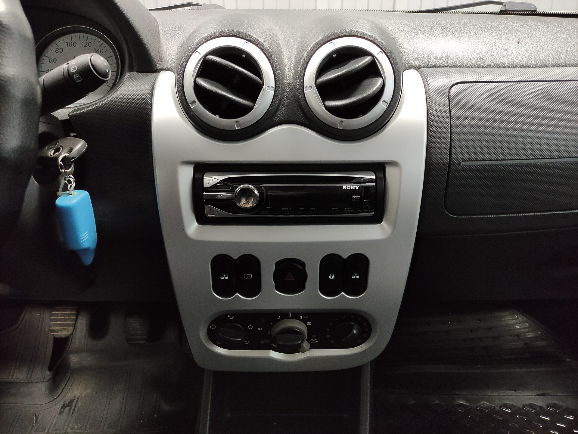 Renault Sandero, I 2011