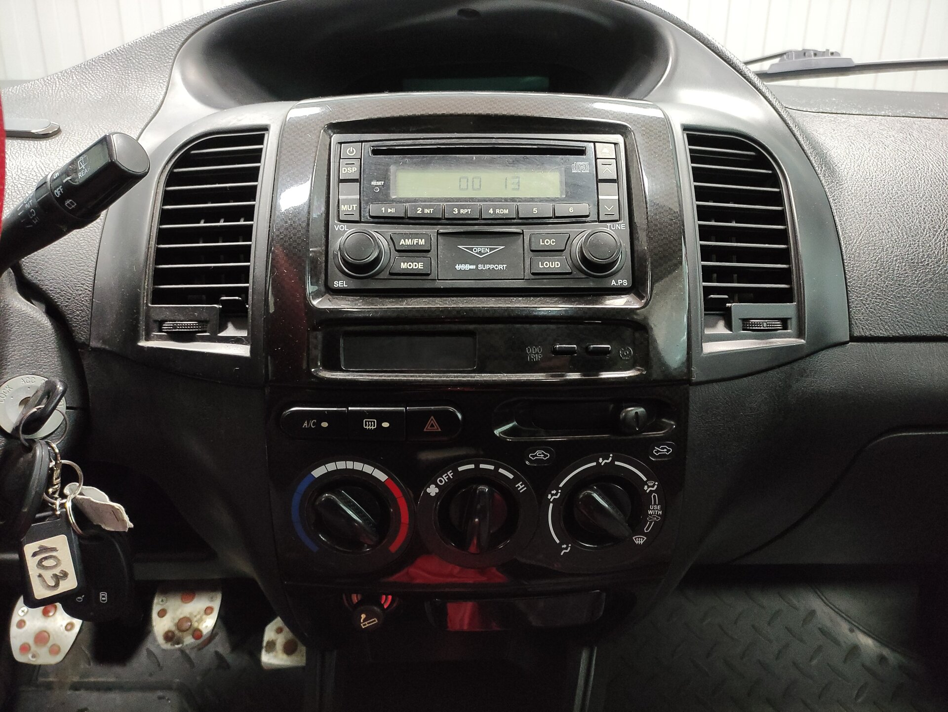 Geely MK Cross, I 2012